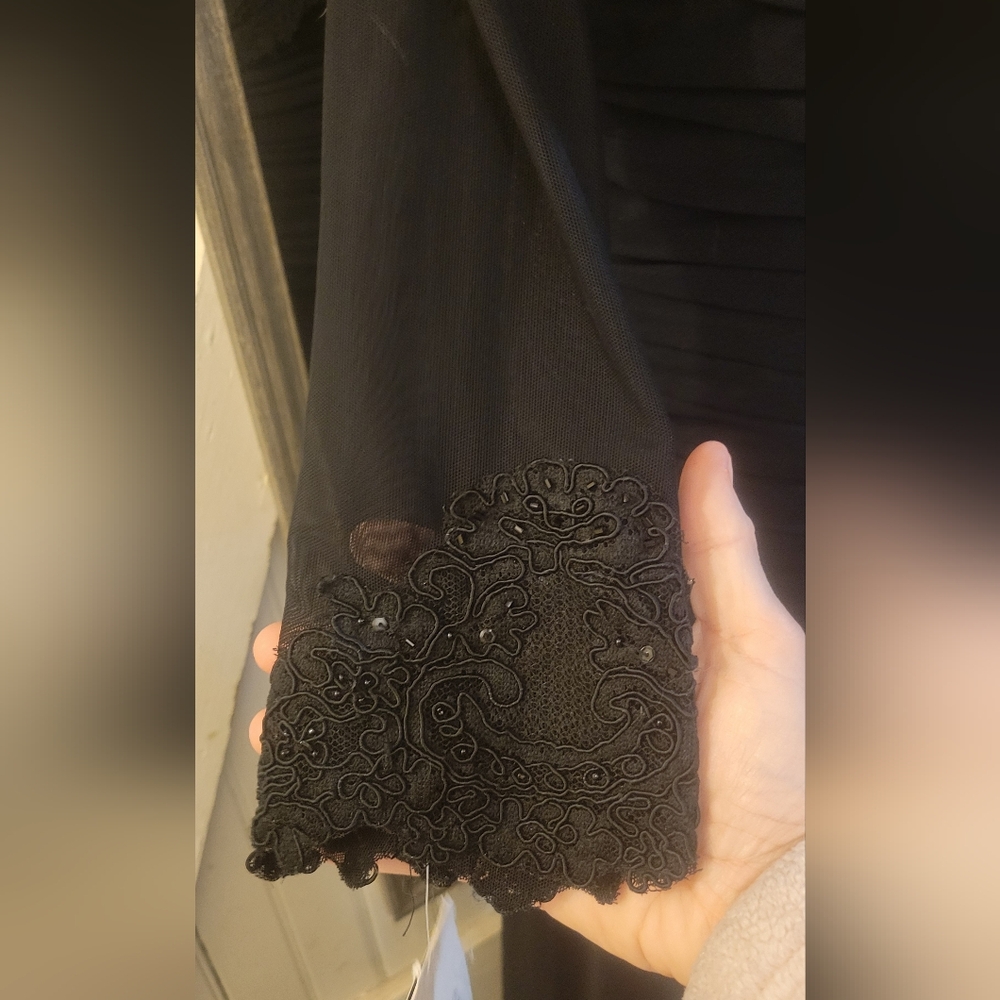 Elegant Black Evening Dress - Picture 5 of 5